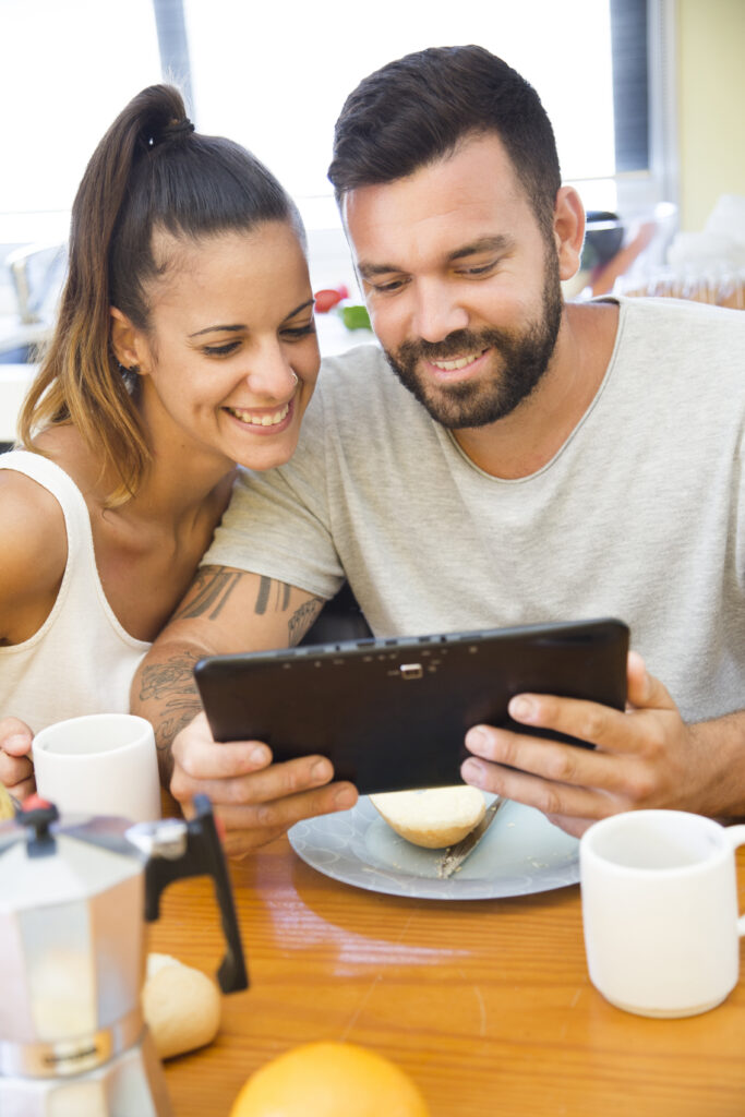 portrait-happy-couple-using-digital-tablet